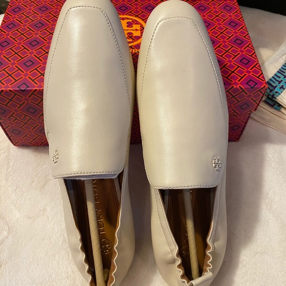 Tory Burch Kira 20MM Elastic Loafer Napa Leather - Picture 9 of 12